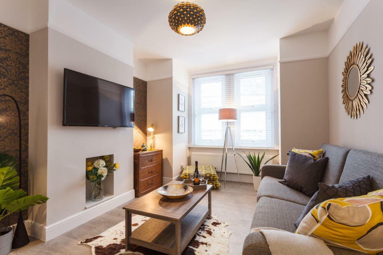 Stylish Town Centre House - 300Mbps, Parking & Sunny Decking Apartment Bournemouth Exterior photo