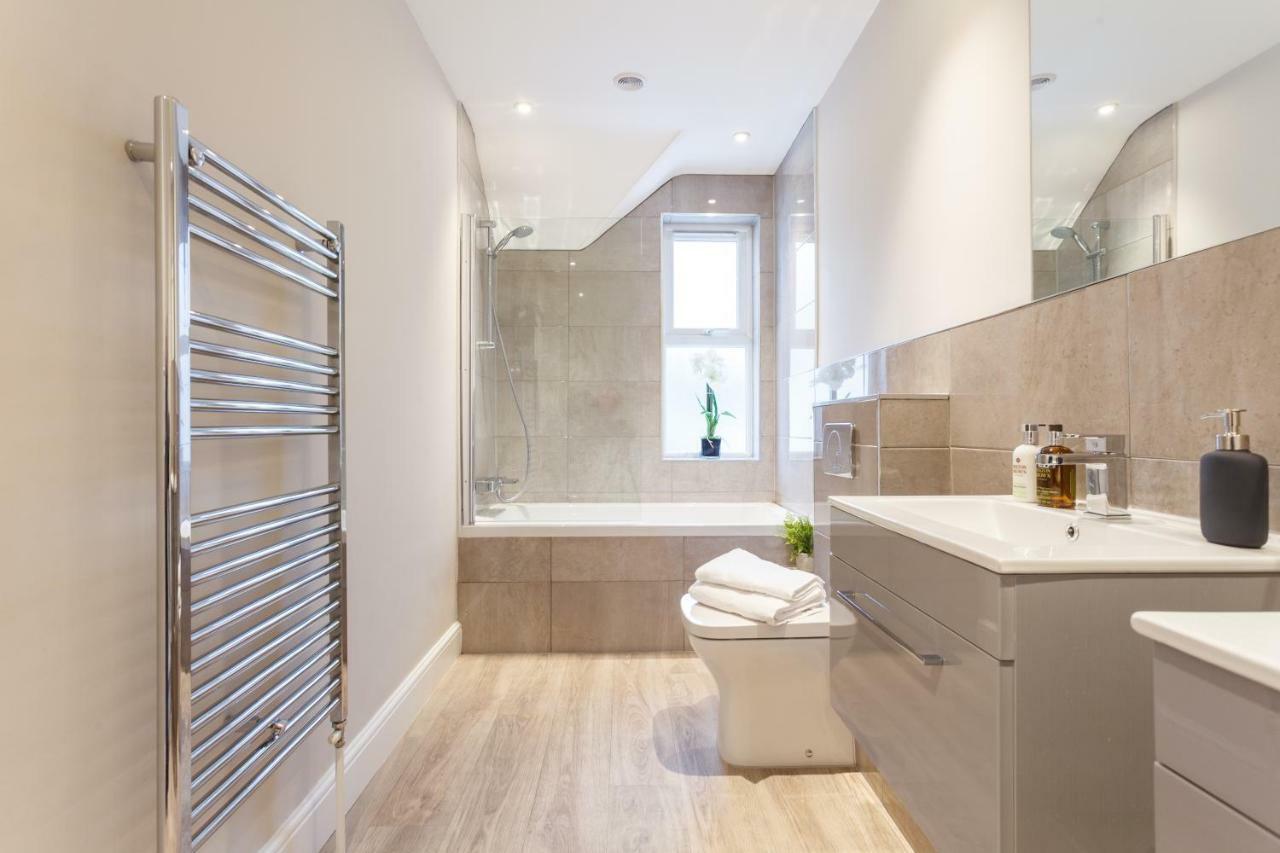Stylish Town Centre House - 300Mbps, Parking & Sunny Decking Apartment Bournemouth Exterior photo